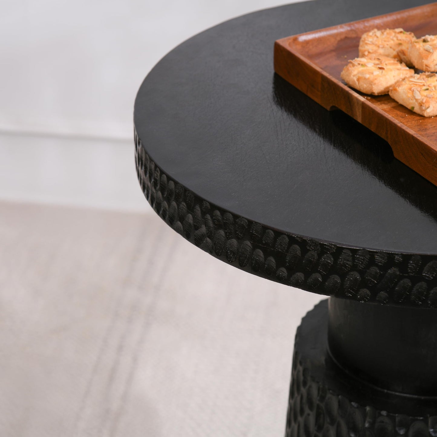 Wood Curls Nyx Wooden Coffee Table for Living Room|Side Table for Office,Home,Bedroom|Round Coffee Table|Black|Mango Wood(17 inches Diameter x 20 inches Height)
