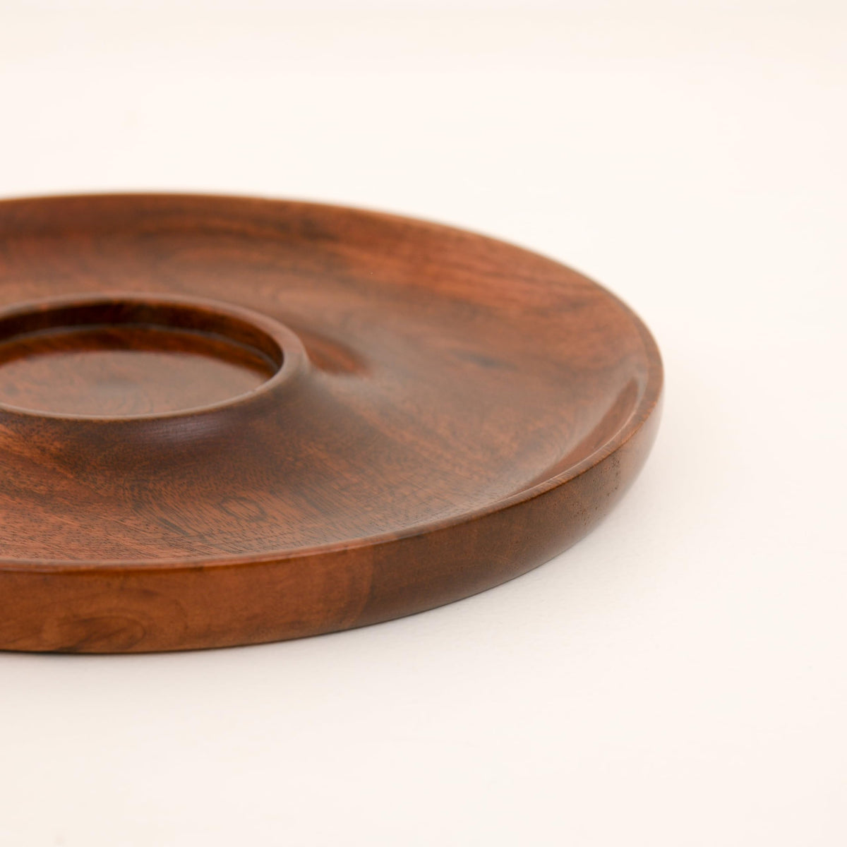 WOOD CURLS handcrafted round mango wood chip and dip serving platter with a smooth finish and natural grain patterns.