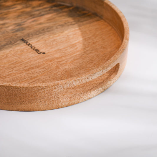 WOOD CURLS round wooden serving tray with natural brown finish and integrated handle on a white surface