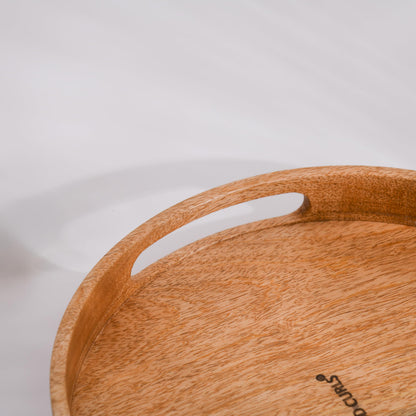 WOOD CURLS round wooden serving tray with ergonomic handle and natural brown wood grain finish