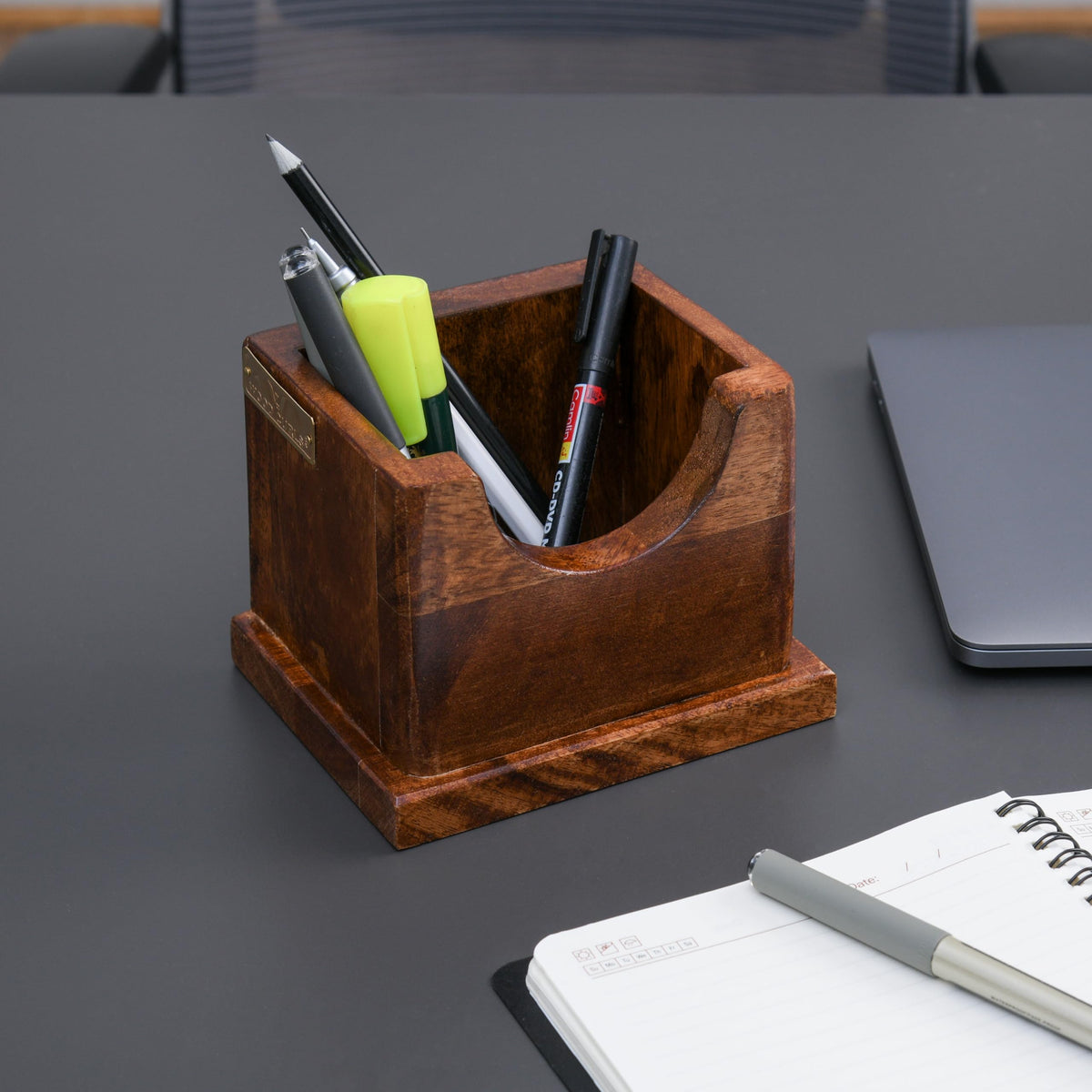 WOOD CURLS solid wood pencil holder on a dark desk with stationery, featuring a minimalist square design.